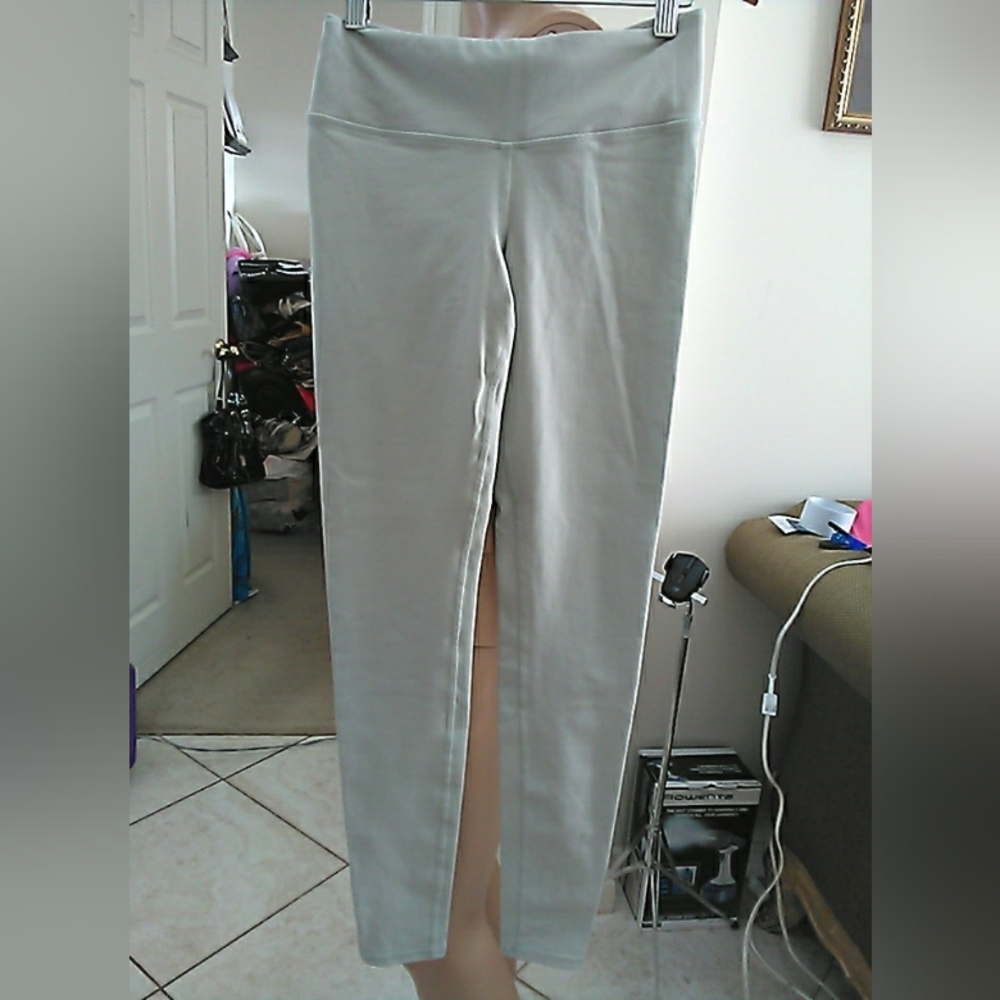 ALO Stylish Women's Light GREEN Leggings SZ. XS FULL LENGTH SUPREME CONDITION